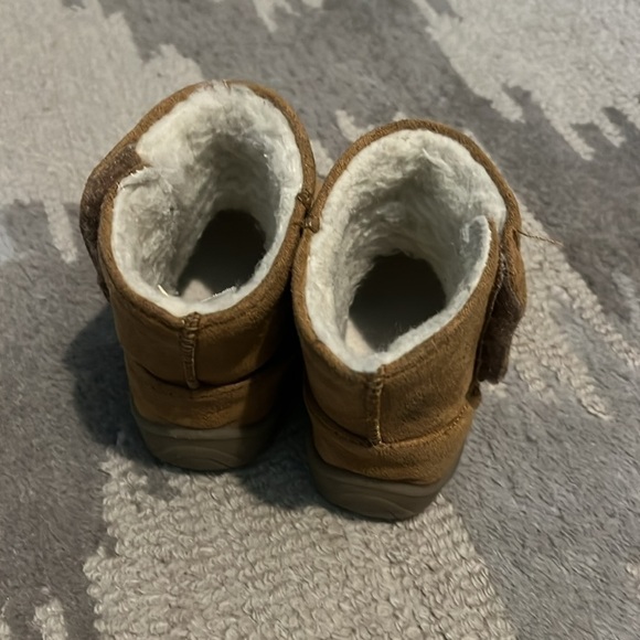 Wonder Nation faux fur tan toddler boots size 4 - Picture 3 of 9